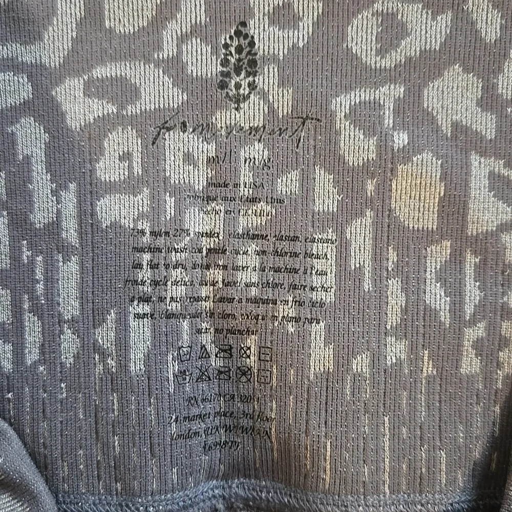 NWOT FREE PEOPLE MOVEMENT Gray Leopard Print Cropped Leggings